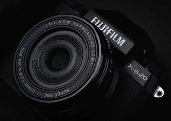 FUJIFILM X-S20