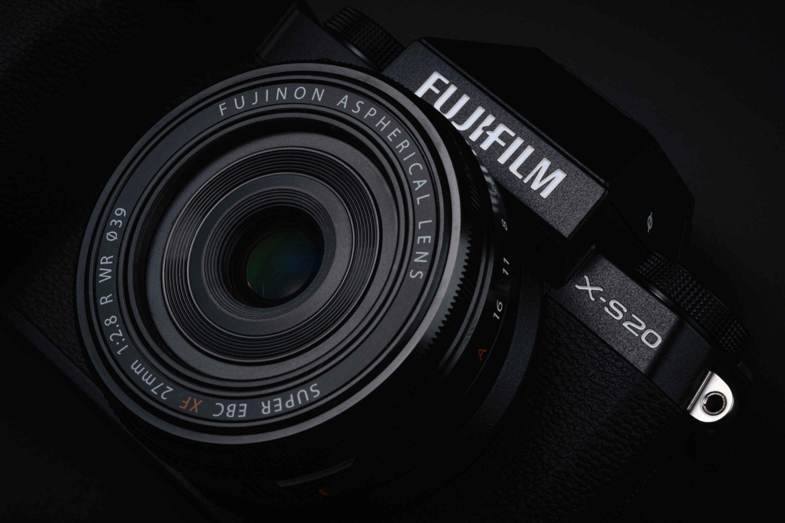 FUJIFILM X-S20