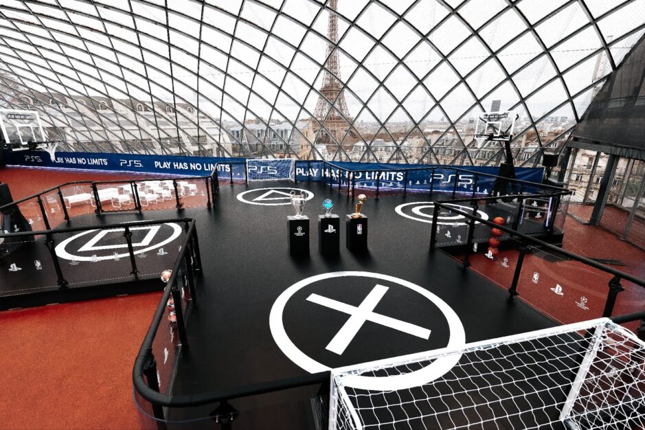 PlayStation Unisce NBA e Champions League a Parigi con un Campo Ibrido Ispirato al DualSense